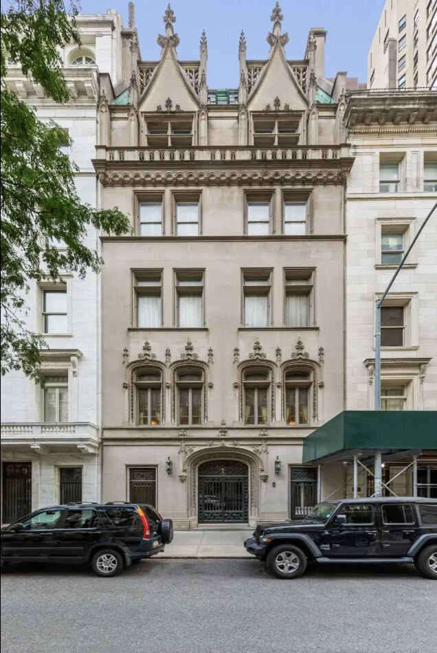 Manhattan’s Largest Private Home Enters Contract