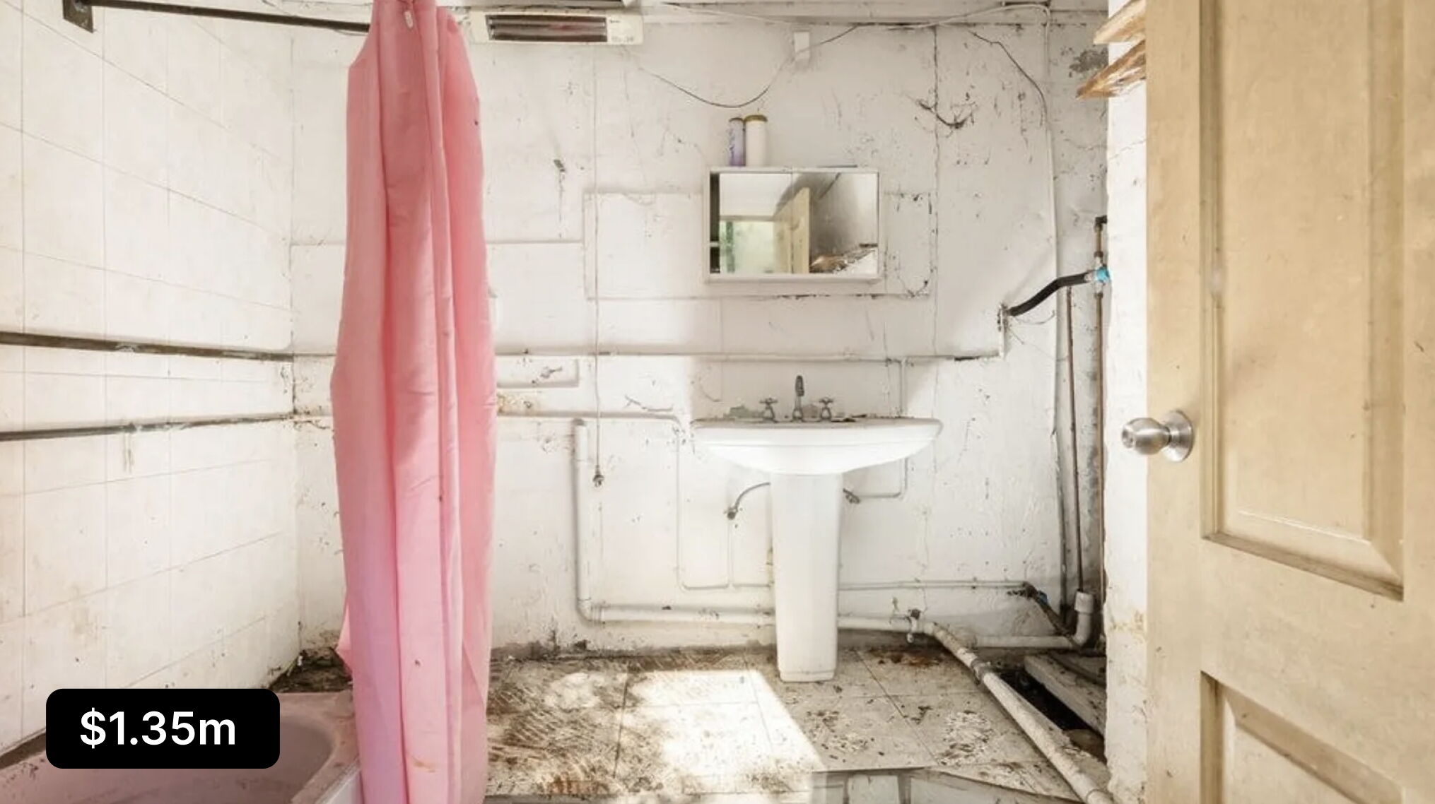 🇦🇺 ‘Absolute stupidity’: Millions paid for homes no one can live in