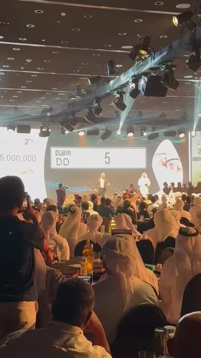 🇦🇪 Dubai real estate tycoon Muhammad Binghatti, Chairman of Binghatti Holdings, has won an intense bidding war, securing the rare DD5 car number pl...