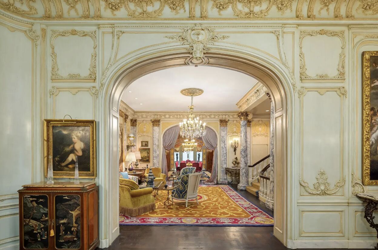 Manhattan’s Largest Private Home Enters Contract