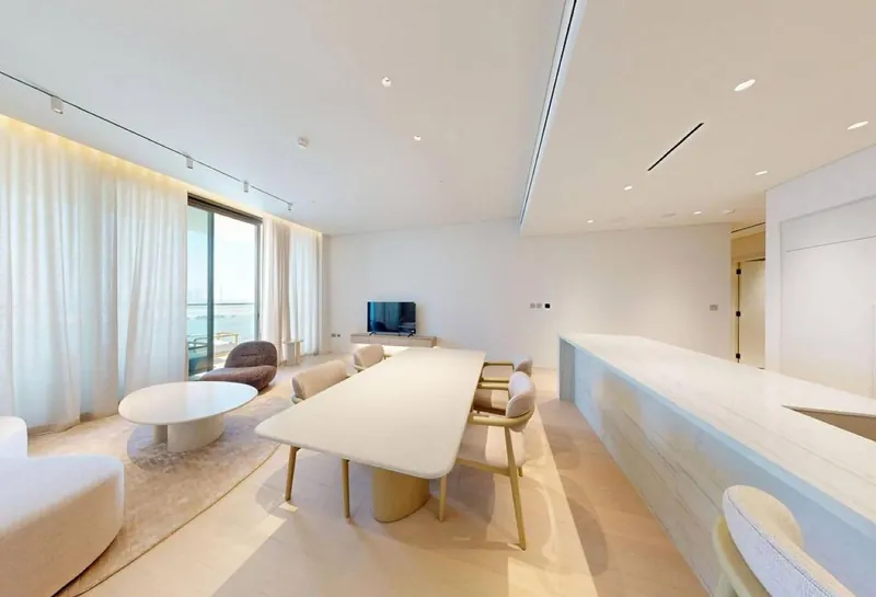 Furnished 2BR / Sea & Skyline Views