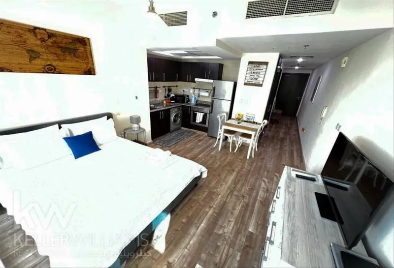 Lovely Furnished vacant Small Studio with Water View