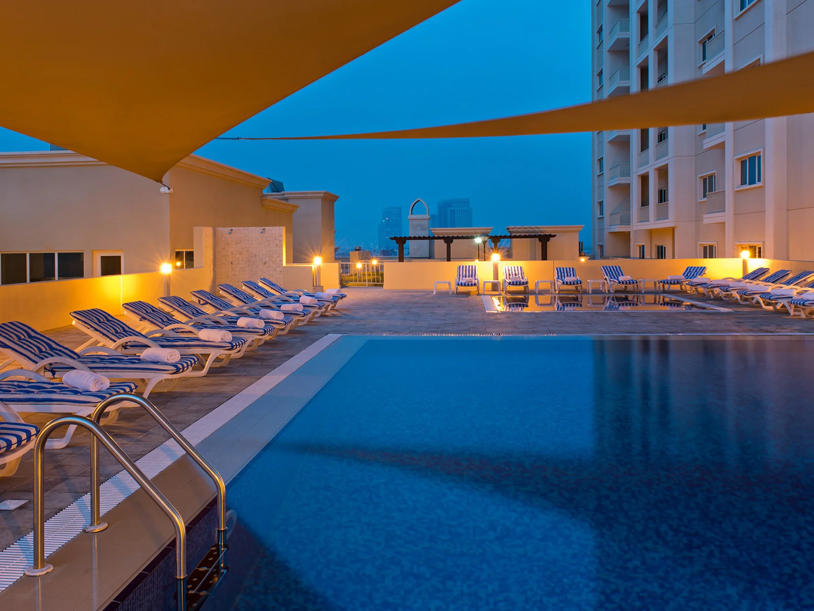 Temperature-controlled pool