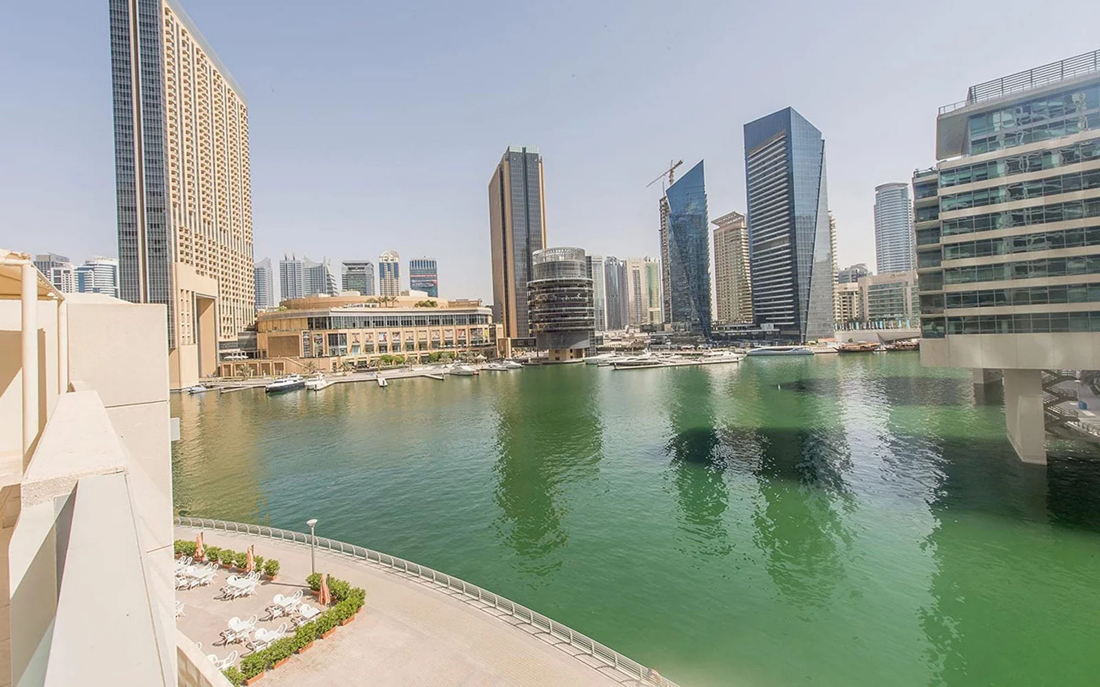 Direct access to Marina Walk